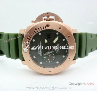 2019 New Replica Panerai Luminor Submersible Green Face Automatic Watch