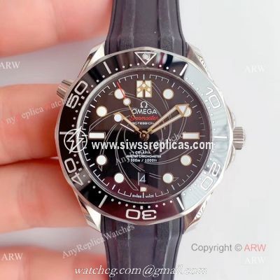 OM Factory Omega Seamaster Diver 300m Black Rubber Strap Omega 007 Replica Watch