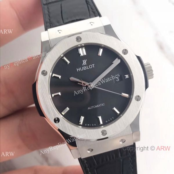 Swiss Hublot HUB1112 Classic Fusion Titanium Watch Black Gummy Strap Swiss Hublot HUB1112 Classic Fusion Titanium Watch Black Gummy Strap
