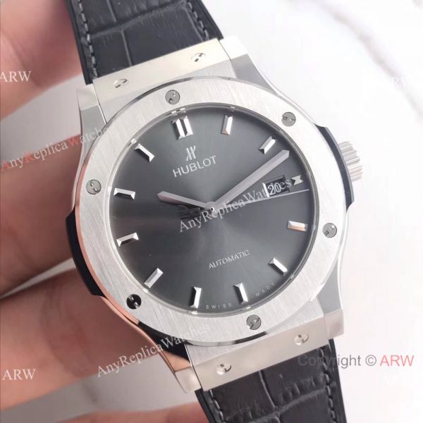 Swiss Hublot HUB1112 Titanium Case and Gray Watch Classic Fusion Series Swiss Hublot HUB1112 Titanium Case and Gray Watch Classic Fusion Series