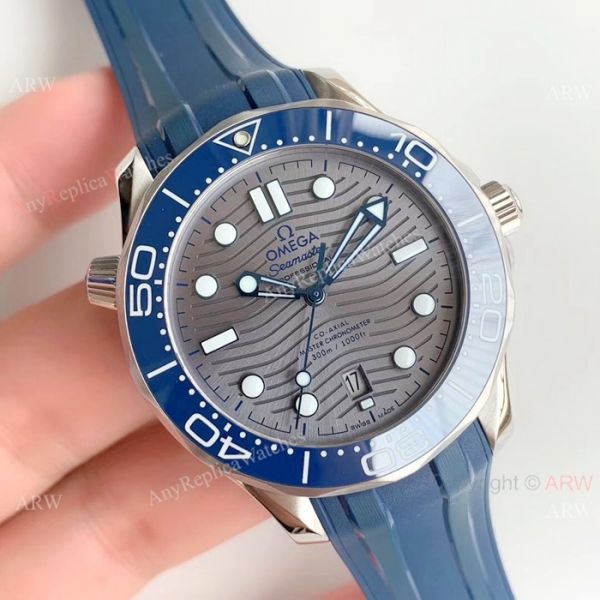(OM)Grade 1A Omega Diver 300m James Bond Watch Replica Gray Dial Blue Rubber Band (OM)Grade 1A Omega Diver 300m James Bond Watch Replica Gray Dial Blue Rubber Band