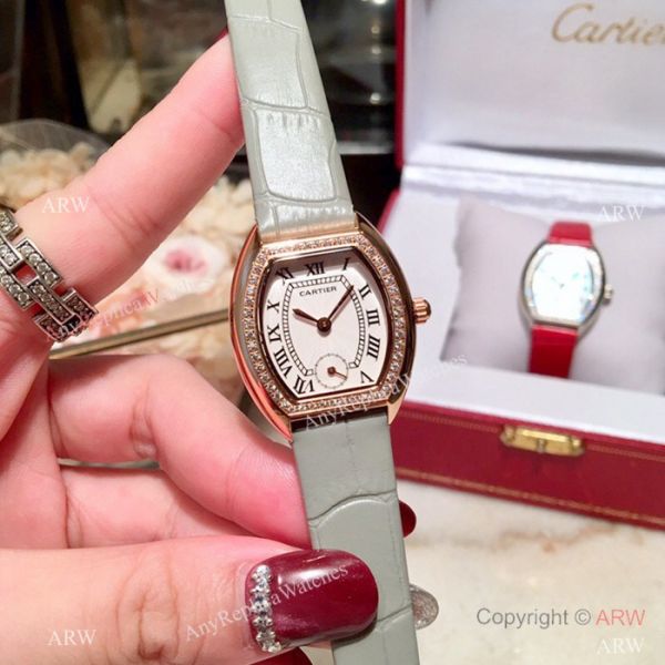 New Style Cartier Ladies Watch Gold Case White MOP Dial New Style Cartier Ladies Watch Gold Case White MOP Dial
