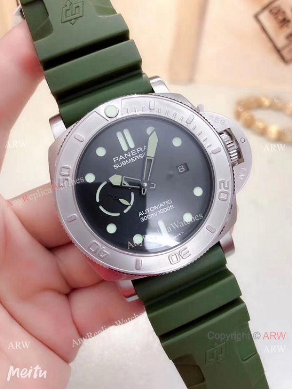 Panerai Luminor Submersible Mike Horn Edition SS Green Marker Watch PAM 985 Panerai Luminor Submersible Mike Horn Edition SS Green Marker Watch PAM 985