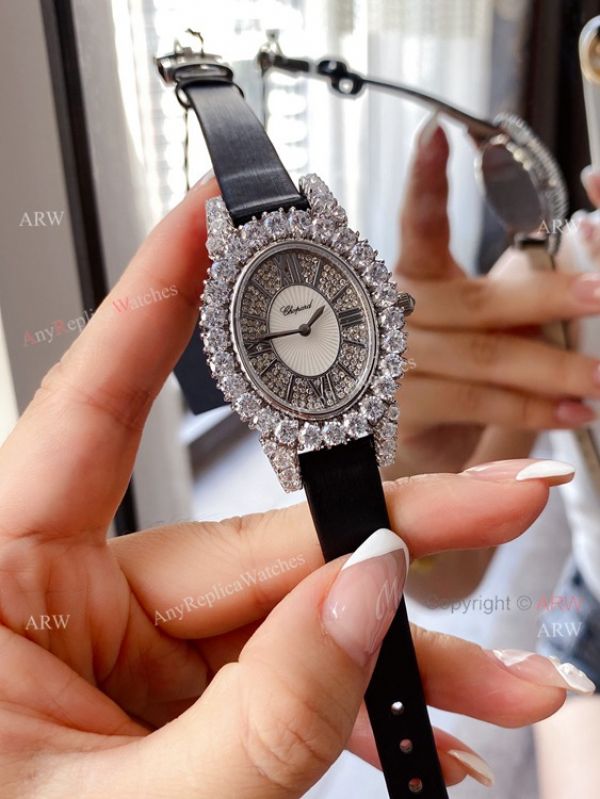 High Quality Replica Ladies Chopard LHeure Du Diamant Medium Oval Watch With Diamonds High Quality Replica Ladies Chopard LHeure Du Diamant Medium Oval Watch With Diamonds