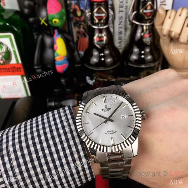 Tudor Geneve m12510 Stainless steel Cherry red dial Watches 40mm Tudor Geneve m12510 Stainless steel Cherry red dial Watches 40mm