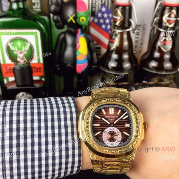 New Fake Patek Philippe Engraving Nautilus Silver Face Yellow Gold Watch For Sale New Fake Patek Philippe Engraving Nautilus Silver Face Yellow Gold Watch For Sale