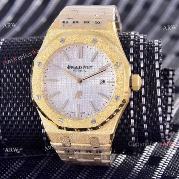 Replica Audemars Piguet Royal Oak Yellow Gold Frosted Watch 41mm Replica Audemars Piguet Royal Oak Yellow Gold Frosted Watch 41mm