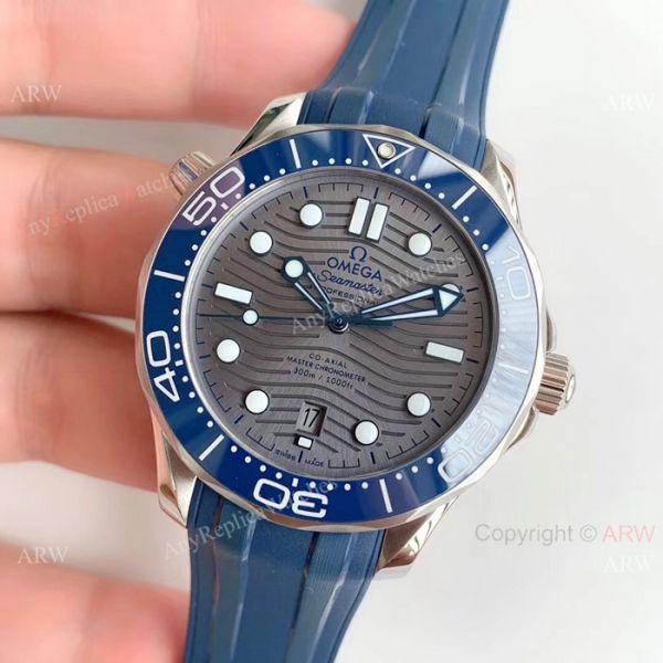 (OM)Grade 1A Omega Diver 300m James Bond Watch Replica Gray Dial Blue Rubber Band (OM)Grade 1A Omega Diver 300m James Bond Watch Replica Gray Dial Blue Rubber Band