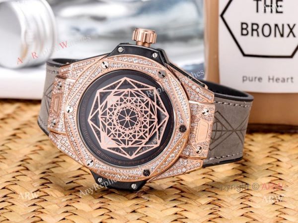 2019 Replica Hublot Big Bang Sang Bleu Iced Out Rose Gold Watches 2019 Replica Hublot Big Bang Sang Bleu Iced Out Rose Gold Watches