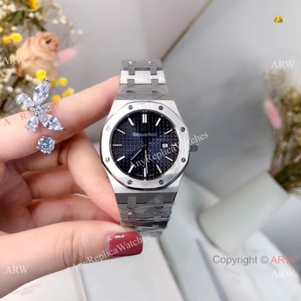 Best Copy Audemars Piguet Royal Oak Red Dial Watch 33mm Women Best Copy Audemars Piguet Royal Oak Red Dial Watch 33mm Women