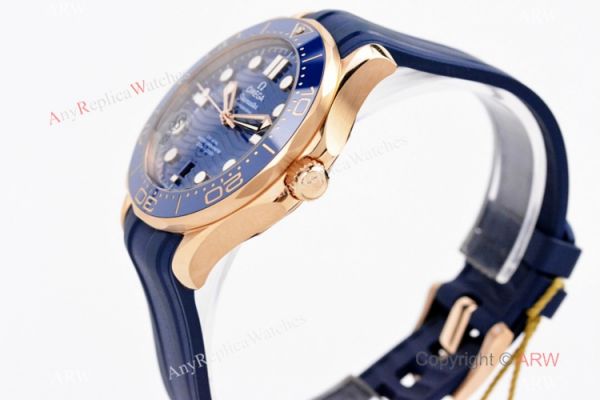 VS AAA Replica Omega Seamaster Diver 300m Watch Rose Gold Rubber Strap VS AAA Replica Omega Seamaster Diver 300m Watch Rose Gold Rubber Strap