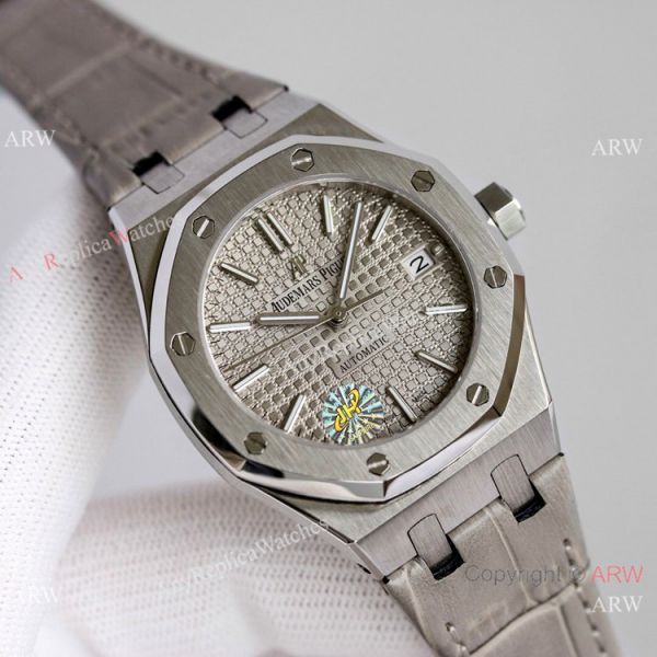JH Factory Swiss Copy Audemars Piguet Royal Oak Stainless Steel 37mm Lady Watch JH Factory Swiss Copy Audemars Piguet Royal Oak Stainless Steel 37mm Lady Watch