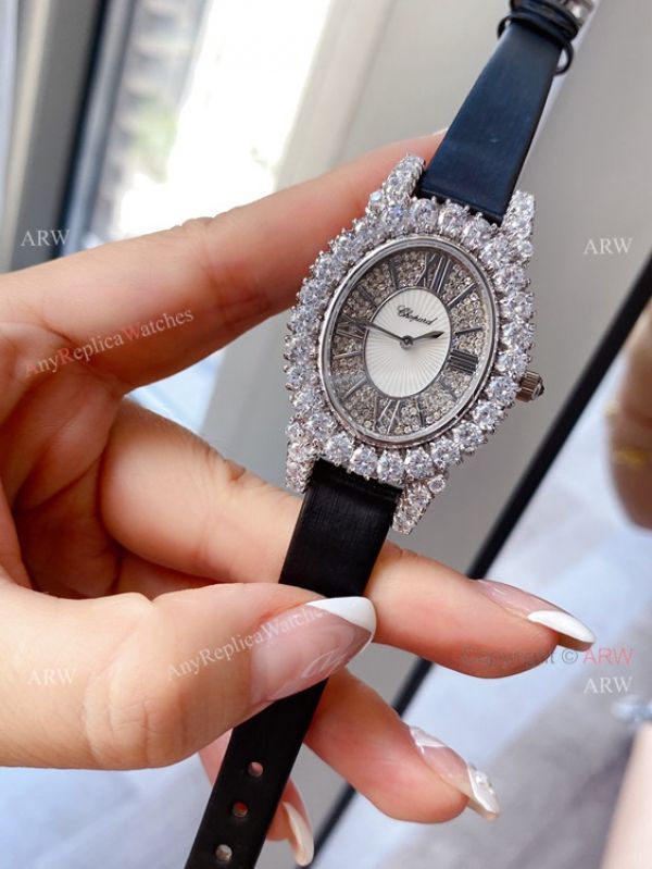 High Quality Replica Ladies Chopard LHeure Du Diamant Medium Oval Watch With Diamonds High Quality Replica Ladies Chopard LHeure Du Diamant Medium Oval Watch With Diamonds
