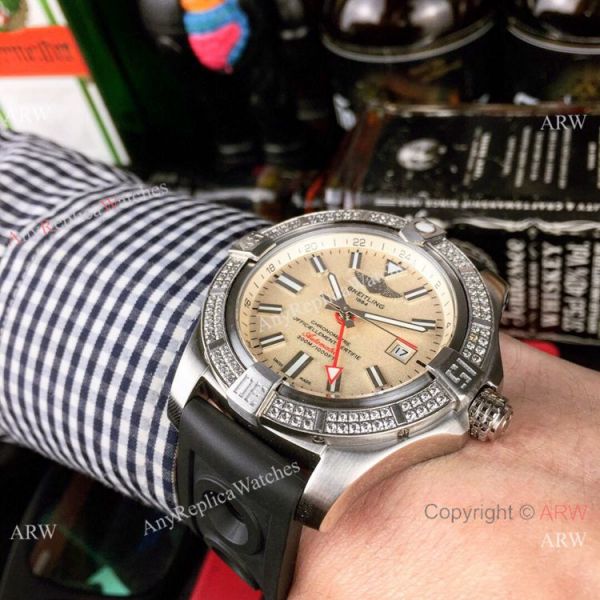 AAA Replica Breitling Avenger II GMT Diamond Watch Cream Face AAA Replica Breitling Avenger II GMT Diamond Watch Cream Face