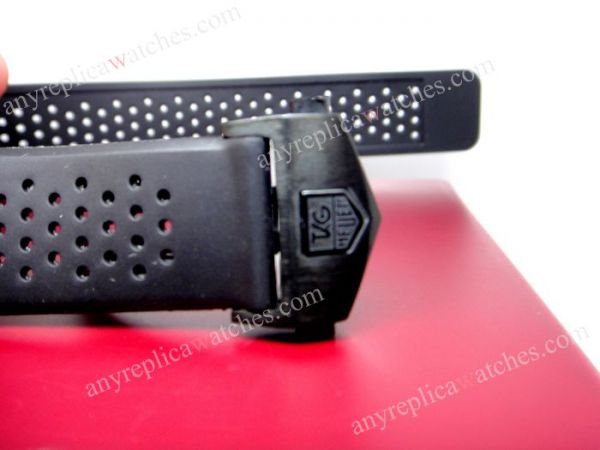 TAG Heuer Grand Carrera Calibre 36 Fiyat Black rubber Strap Watch TAG Heuer Grand Carrera Calibre 36 Fiyat Black rubber Strap Watch