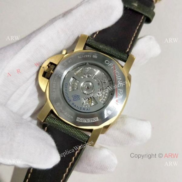 Yellow Gold Panerai Submersible Replica Watch Green Dial PAM 382 Yellow Gold Panerai Submersible Replica Watch Green Dial PAM 382