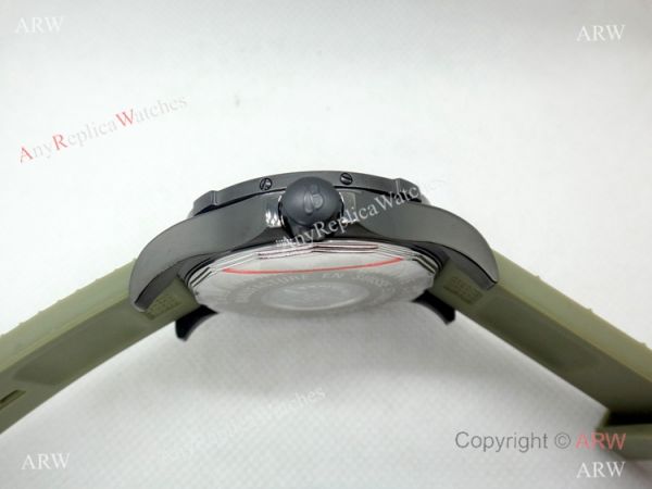 Fake Breitling Colt Skyracer Black Case Green Rubber Band Watch Fake Breitling Colt Skyracer Black Case Green Rubber Band Watch