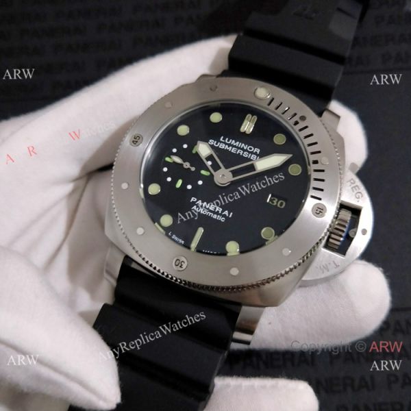 Copy Panerai Submersible Rubber Strap Black Dial PAM305 Men Watch Copy Panerai Submersible Rubber Strap Black Dial PAM305 Men Watch