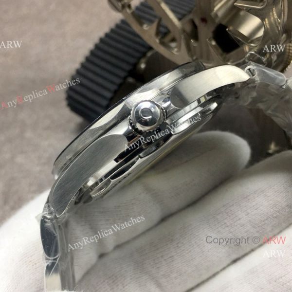 GB Factory Omega Diver 300M James Bond Replica Watch Stainless Steel White Dial Omega 8800 Movement GB Factory Omega Diver 300M James Bond Replica Watch Stainless Steel White Dial Omega 8800 Movement