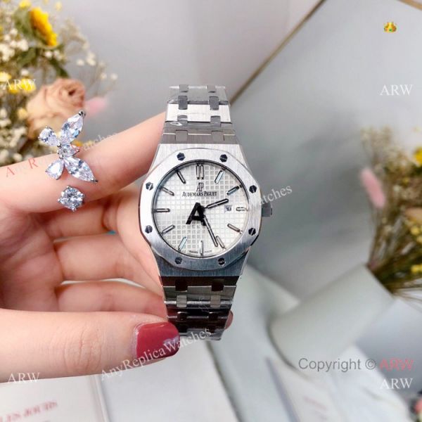 Best Copy Audemars Piguet Royal Oak Red Dial Watch 33mm Women Best Copy Audemars Piguet Royal Oak Red Dial Watch 33mm Women