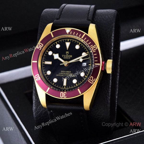 Clone Tudor Heritage Black Bay 41mm Watches Black Leather Strap Green Bezel Clone Tudor Heritage Black Bay 41mm Watches Black Leather Strap Green Bezel