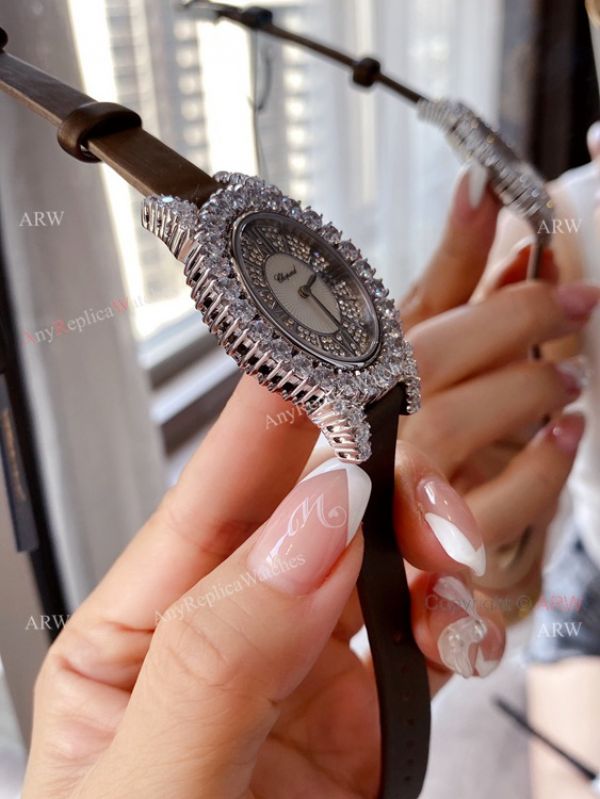 High Quality Replica Ladies Chopard LHeure Du Diamant Medium Oval Watch With Diamonds High Quality Replica Ladies Chopard LHeure Du Diamant Medium Oval Watch With Diamonds
