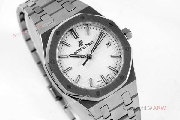 2021 New Swiss Replica Audemars Piguet Royal Oak 34mm White Textured Dial Watch with Cal.5800 2021 New Swiss Replica Audemars Piguet Royal Oak 34mm White Textured Dial Watch with Cal.5800