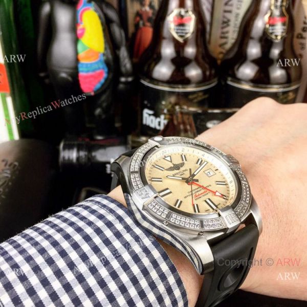 AAA Replica Breitling Avenger II GMT Diamond Watch Cream Face AAA Replica Breitling Avenger II GMT Diamond Watch Cream Face