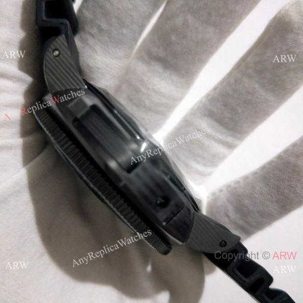 New Style Copy Panerai Submersible Luna Rossa PAM 1039 Wristwatch New Style Copy Panerai Submersible Luna Rossa PAM 1039 Wristwatch