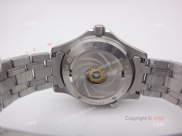 AAA Grade Omega Seamaster 007 Replica Watch Stainless Steel Black Bezel AAA Grade Omega Seamaster 007 Replica Watch Stainless Steel Black Bezel