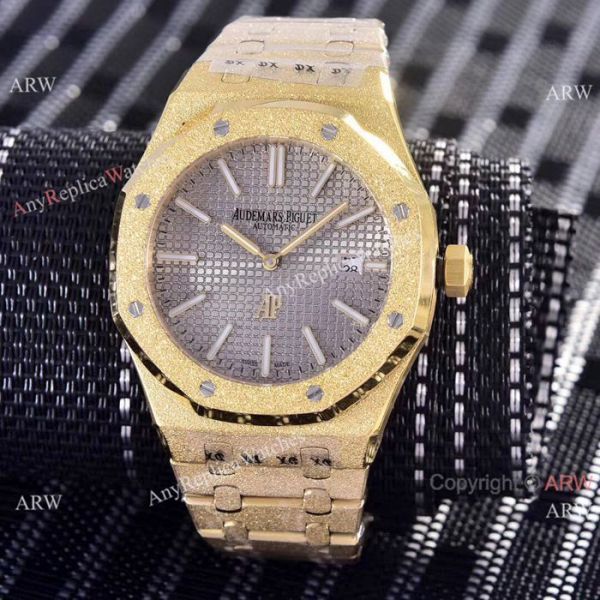 Replica Audemars Piguet Royal Oak Yellow Gold Frosted Watch 41mm Replica Audemars Piguet Royal Oak Yellow Gold Frosted Watch 41mm