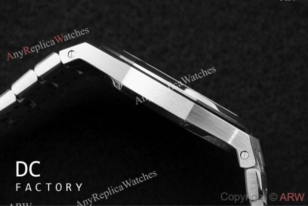 Replica Audemars Piguet Royal Oak Jumbo Extra Thin 39MM Watch Stainless Steel Blue Face Replica Audemars Piguet Royal Oak Jumbo Extra Thin 39MM Watch Stainless Steel Blue Face