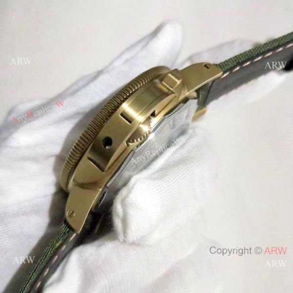 Yellow Gold Panerai Submersible Replica Watch Green Dial PAM 382 Yellow Gold Panerai Submersible Replica Watch Green Dial PAM 382