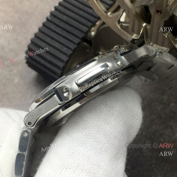 Swiss Replica Patek Philippe Nautilus Green Dial Watch GB Factory Swiss Replica Patek Philippe Nautilus Green Dial Watch GB Factory