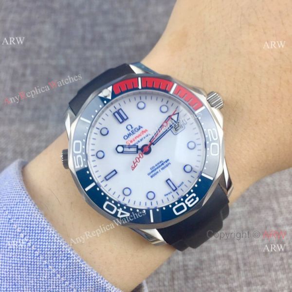 High quality Omega Commanders 007 Watch Gold Case Blue Rubber Band High quality Omega Commanders 007 Watch Gold Case Blue Rubber Band