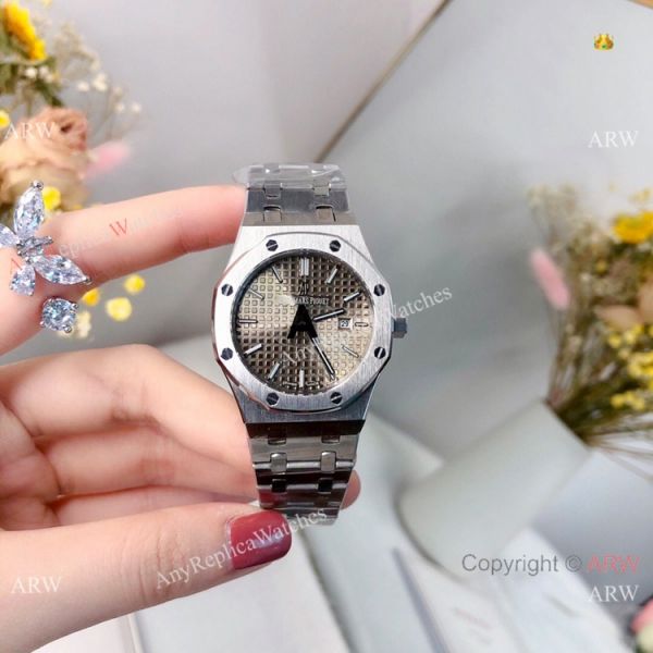 Best Copy Audemars Piguet Royal Oak Red Dial Watch 33mm Women Best Copy Audemars Piguet Royal Oak Red Dial Watch 33mm Women