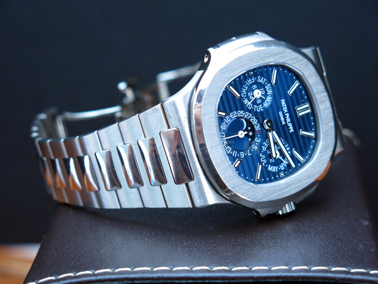 Patek Philippe Nautilus 5740-1G-001 18k White Gold Automatic self-winding Patek Philippe Nautilus 5740-1G-001 18k White Gold Automatic self-winding
