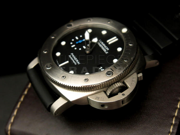Panerai Luminor Submersible PAM1305 Titanium Automatic Panerai Luminor Submersible PAM1305 Titanium Automatic