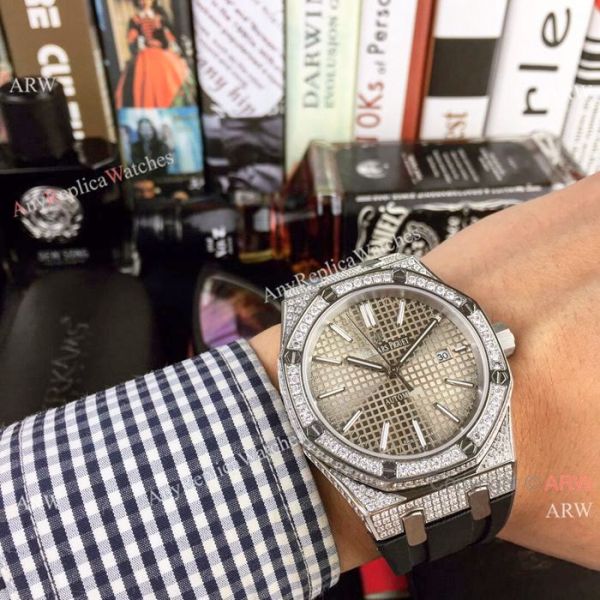 Audemars Piguet Royal Oak Diamond Replica Watches 43mm Black Dial Audemars Piguet Royal Oak Diamond Replica Watches 43mm Black Dial