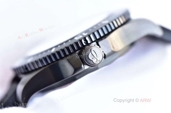 AAA Grade Breitling Superocean Swiss 2824 Watch Replica SS Black Bezel AAA Grade Breitling Superocean Swiss 2824 Watch Replica SS Black Bezel