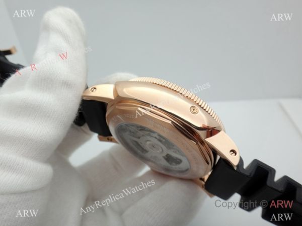 Panerai Submersible Rubber Strap PAM684 Copy Watch Rose Gold Black Bezel Panerai Submersible Rubber Strap PAM684 Copy Watch Rose Gold Black Bezel