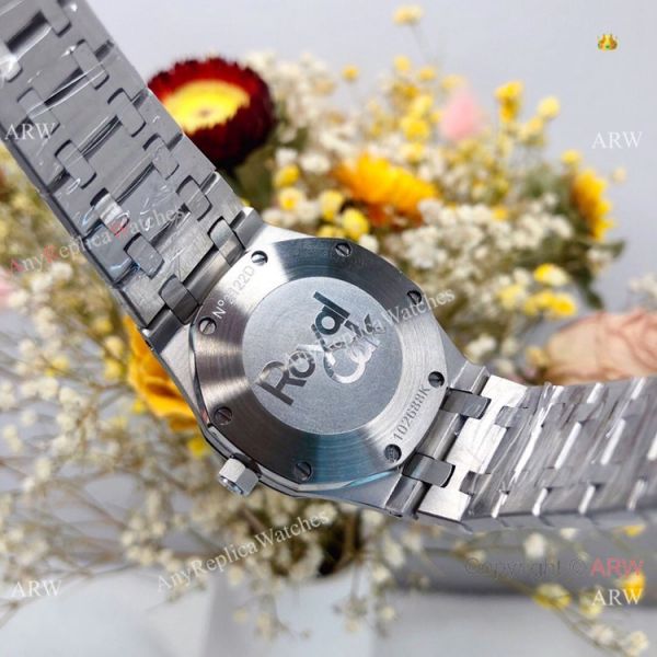 Best Copy Audemars Piguet Royal Oak Red Dial Watch 33mm Women Best Copy Audemars Piguet Royal Oak Red Dial Watch 33mm Women