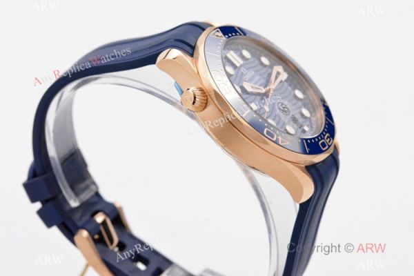 VS AAA Replica Omega Seamaster Diver 300m Watch Rose Gold Rubber Strap VS AAA Replica Omega Seamaster Diver 300m Watch Rose Gold Rubber Strap