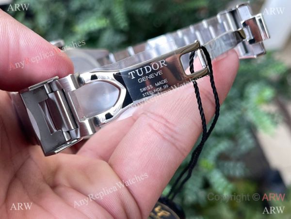 Swiss Replica Tudor Black Bay m79540 Watch Cal.2824 Movement Black Dial Swiss Replica Tudor Black Bay m79540 Watch Cal.2824 Movement Black Dial