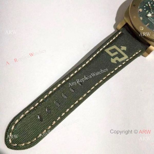 Yellow Gold Panerai Submersible Replica Watch Green Dial PAM 382 Yellow Gold Panerai Submersible Replica Watch Green Dial PAM 382