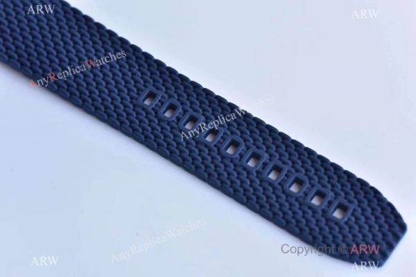 (GF) Swiss Breitling Superocean Heritage II B20 SS Blue Rubber Strap Watch (GF) Swiss Breitling Superocean Heritage II B20 SS Blue Rubber Strap Watch