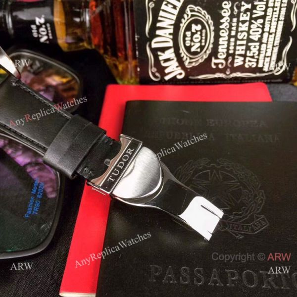 Tudor Heritage Black Bay 2-Tone Black Bezel Automatic Watch Best Replica Tudor Heritage Black Bay 2-Tone Black Bezel Automatic Watch Best Replica