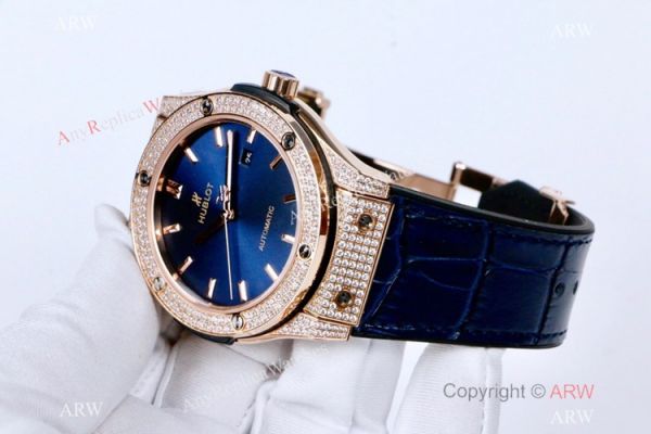 2019 Copy Hublot Classic Fusion Rose Gold Iced Out Watch 2019 Copy Hublot Classic Fusion Rose Gold Iced Out Watch