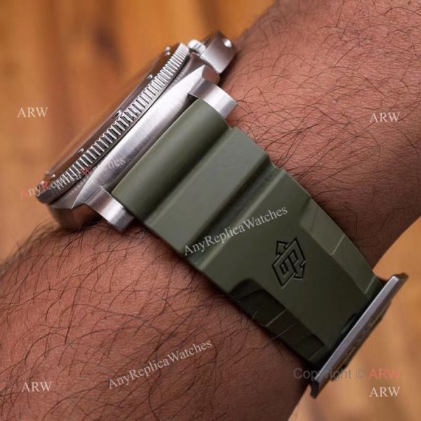 VS Factory New Panerai Submersible PAM01055 Verde Militare 42mm Green Dial Swiss Replica Watches VS Factory New Panerai Submersible PAM01055 Verde Militare 42mm Green Dial Swiss Replica Watches