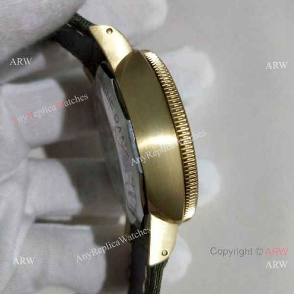 Yellow Gold Panerai Submersible Replica Watch Green Dial PAM 382 Yellow Gold Panerai Submersible Replica Watch Green Dial PAM 382